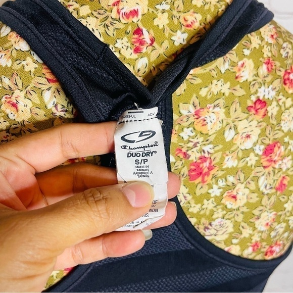 Champion Seamless Active Top - Like New - Picture 10 of 10